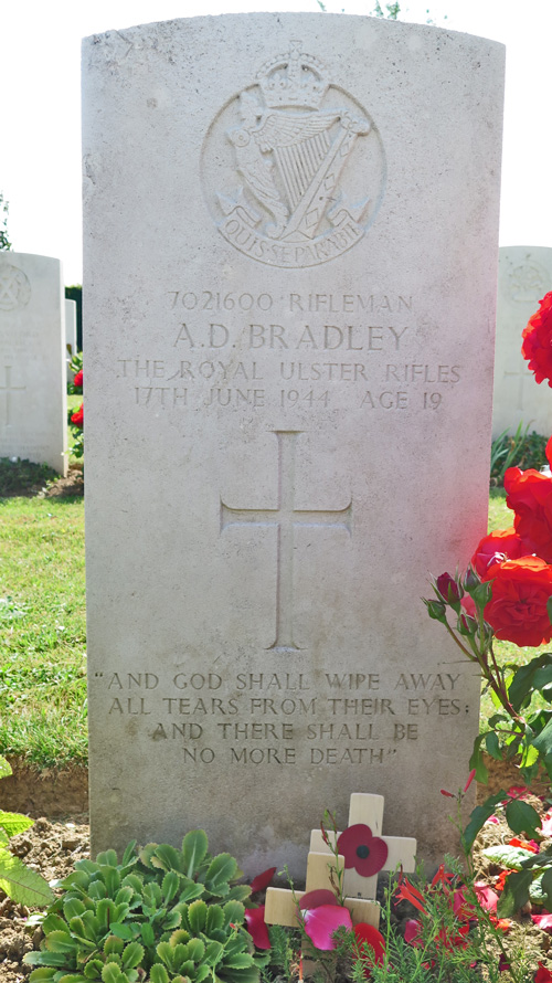 Rifleman Arthur Desmond Bradley - La Deliverande War Cemetery