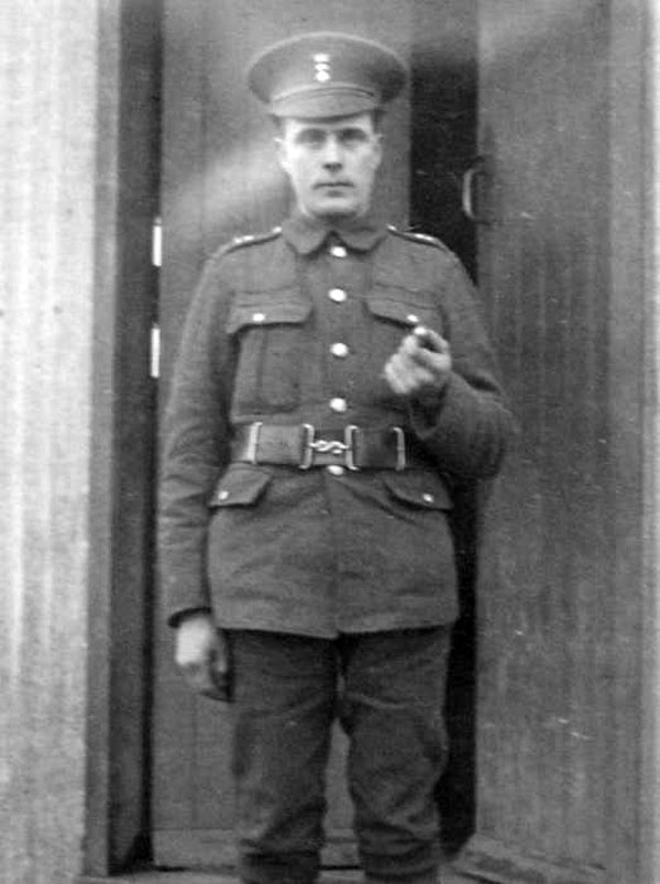 There were two men called William Ellis from the Castledawson area - Corporal William L Ellis (4612) and Rifleman William Ellis (15/11924). It cannot be cannot be confirmed that this is the correct man